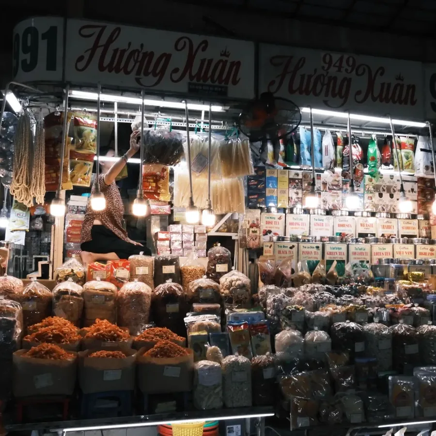 Khách ăn đĩa cơm tấm
